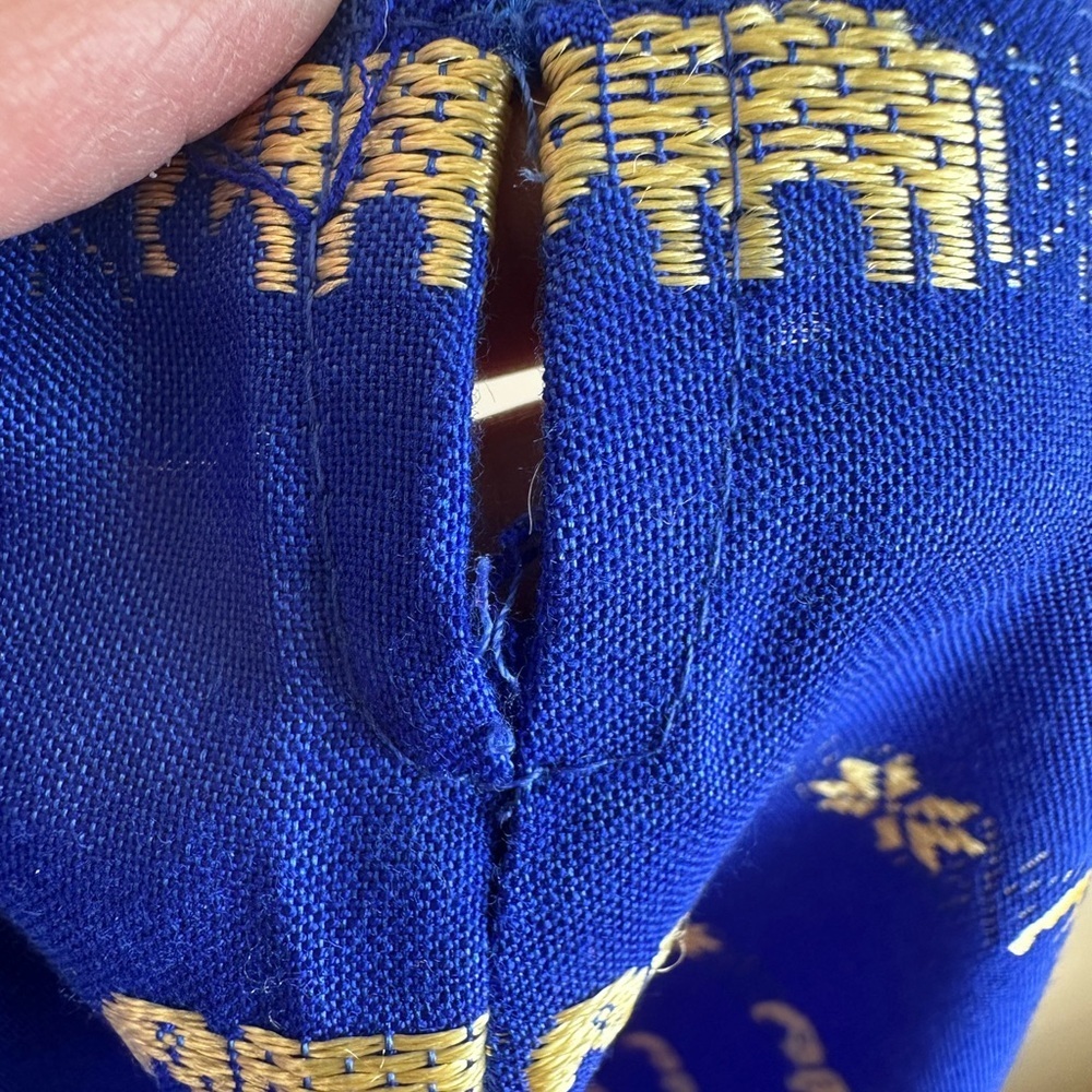 Vtg ThaiSilk Finished Wrap Skirt Elephants Blue Gold Thailand 50” X 38” - Picture 8 of 8